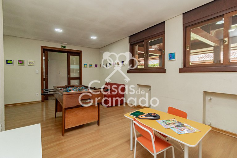 Luxuosa Cobertura Duplex em Condomínio Central