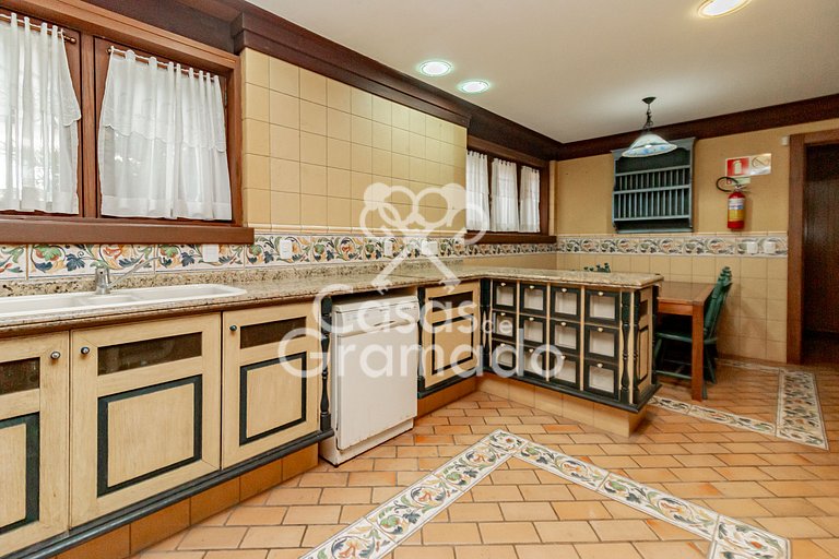 Luxuosa Cobertura Duplex em Condomínio Central