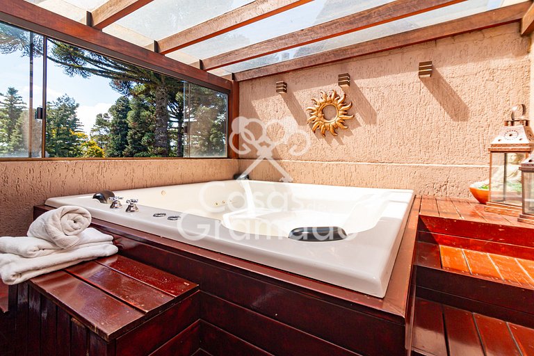 Luxuosa Cobertura Duplex em Condomínio Central