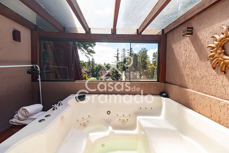 Luxuosa Cobertura Duplex em Condomínio Central