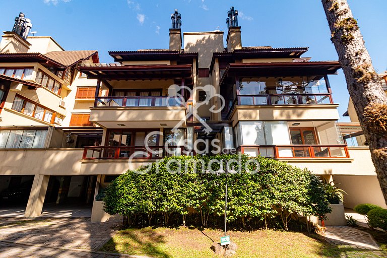 Linda Cobertura Duplex em Condomínio Central