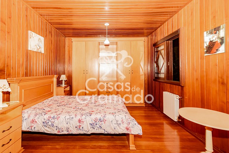 Espetacular Chalé 4 Quartos em Condomínio