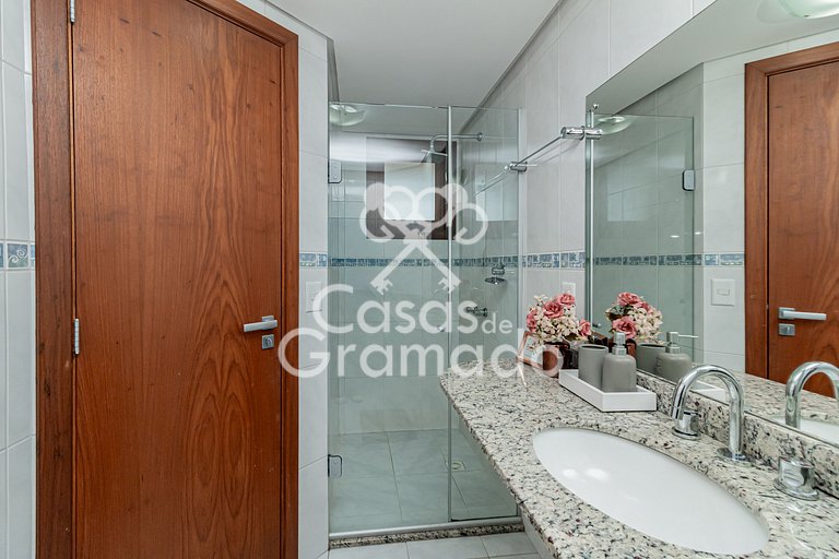 Apartamento 02 suítes, Vista Panorâmica para o Vale - 02 vag